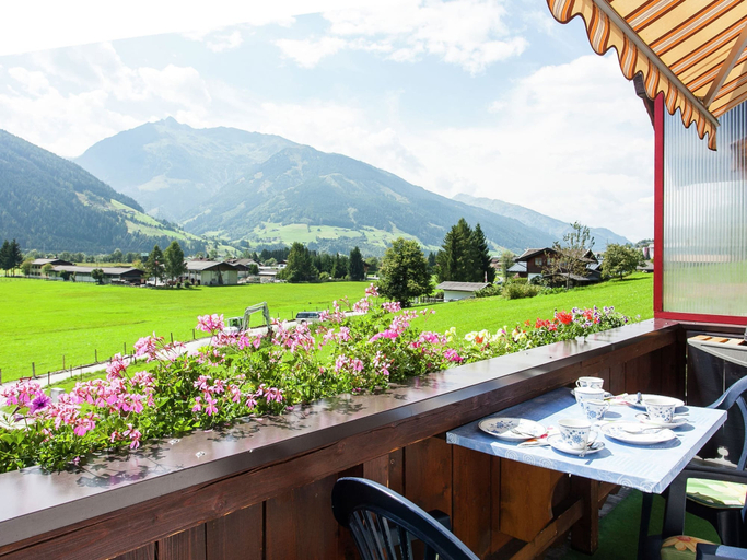 Others 5, Spacious Apartment in Stuhlfelden near Ski Area, Zell am See