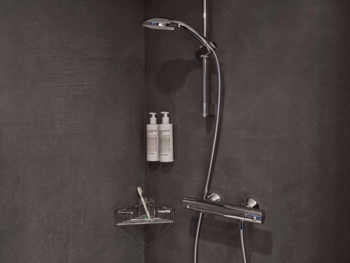 Bathroom 18