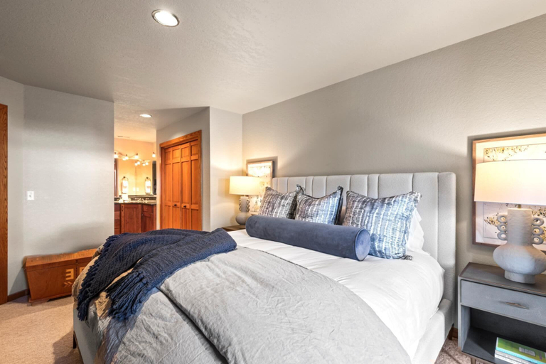 Bedroom 18
