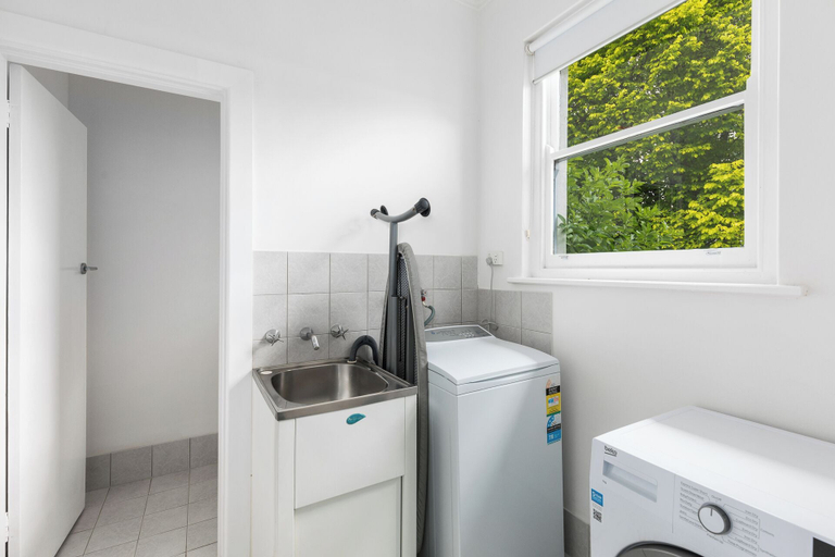 Bathroom 4, The Commodore, Mount Gambier