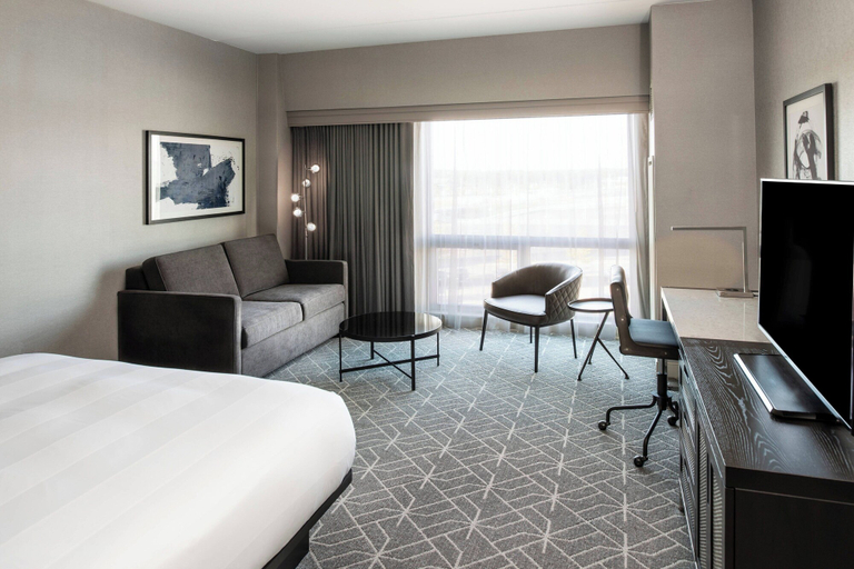 Bedroom 3, Renaissance by Marriott Boston Patriot Place Hotel, Foxborough