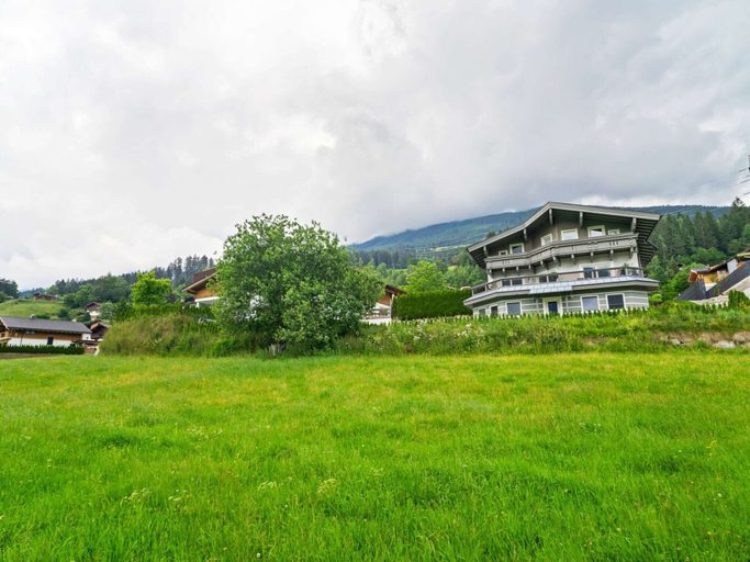 Others 4, Apartment in Neukirchen near Ski Lift, Zell am See