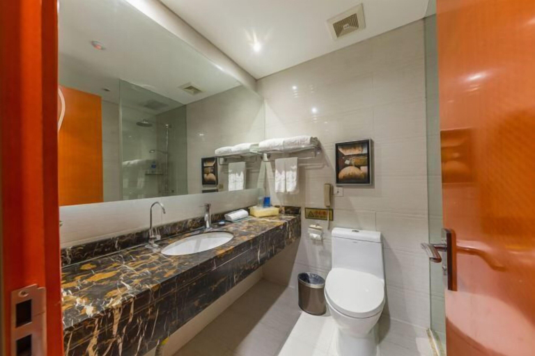 Bathroom 3, Dongpeng Holiday Hotel, Hohhot