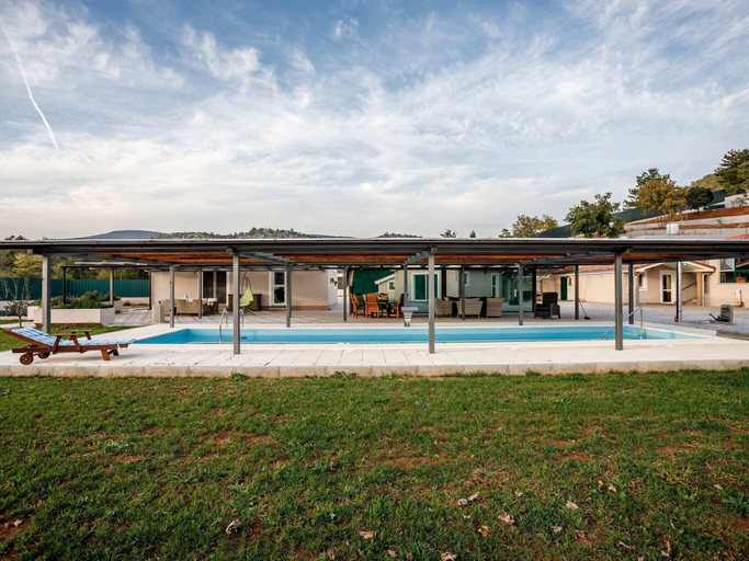 Exterior & Views 2, Torine - Capacious Holiday Home in Neorić with Heated Swimming Pool, Muć