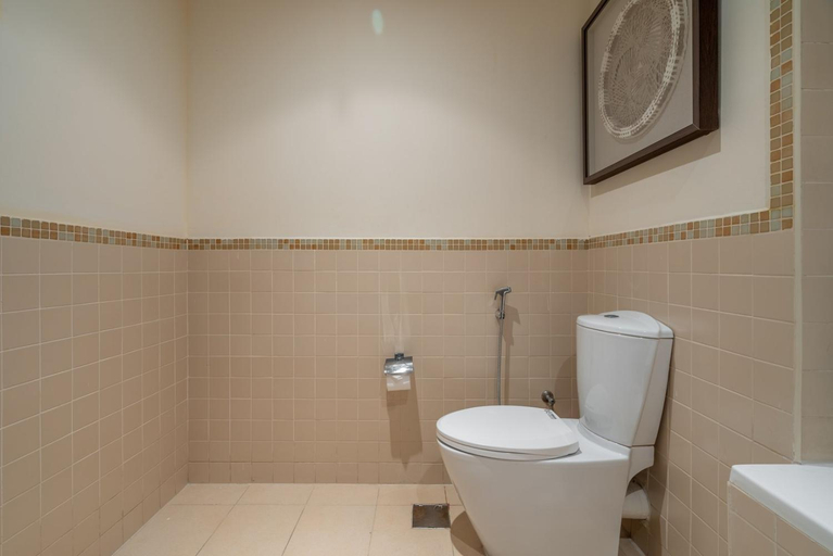 Bathroom, GuestReady - Large High Floor 2BR w Marina Views, Dubai