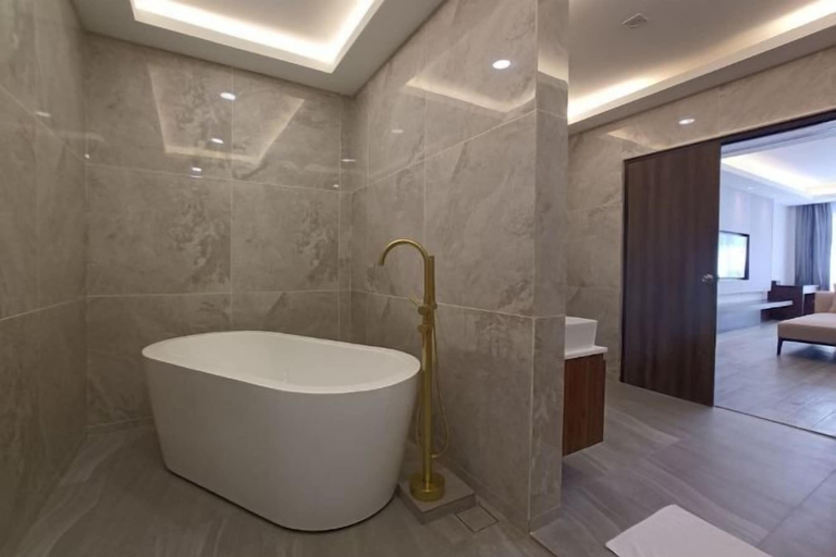 Bathroom 28