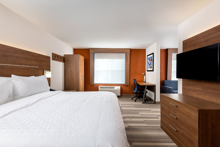 Bedroom 5, Holiday Inn Express CHAPEL HILL by IHG, Durham