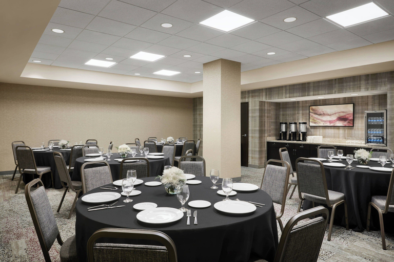 Food & Drinks 5, Courtyard by Marriott Newark Downtown, Newark