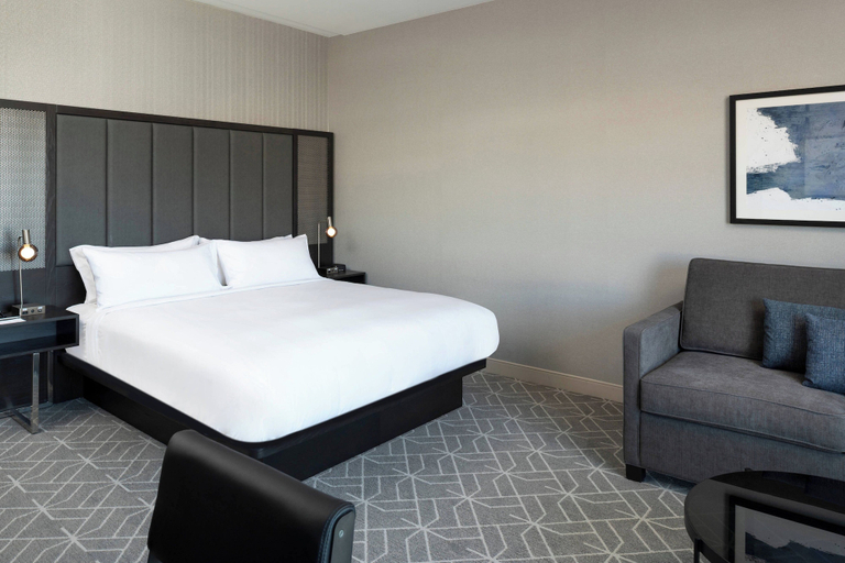 Bedroom 3, Renaissance by Marriott Boston Patriot Place Hotel, Foxborough