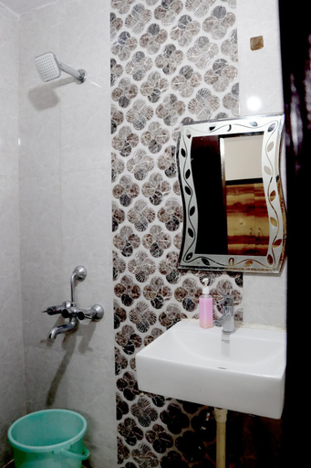 Bathroom, Hotel Snow White - Near R K Ashram Metro Station Paharganj, Delhi
