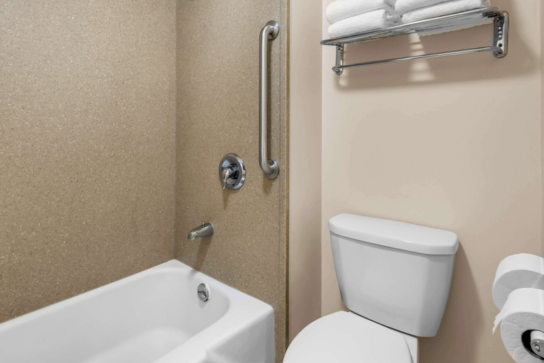 Bathroom 4, Best Western Lee's Motor Inn, Brule