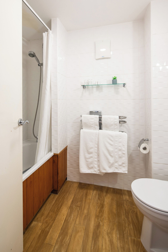Bathroom 4, The Norfolk Lodge Hotel