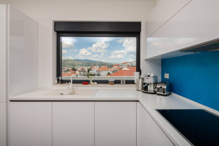 Room 2, Villa Salt - 8 2 Heated Pool Trogir Near Beach, Trogir