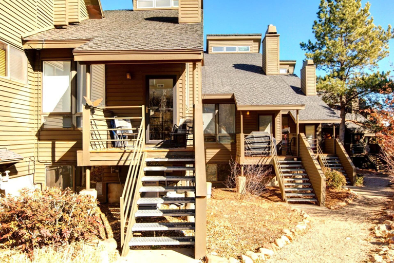 Exterior & Views 14