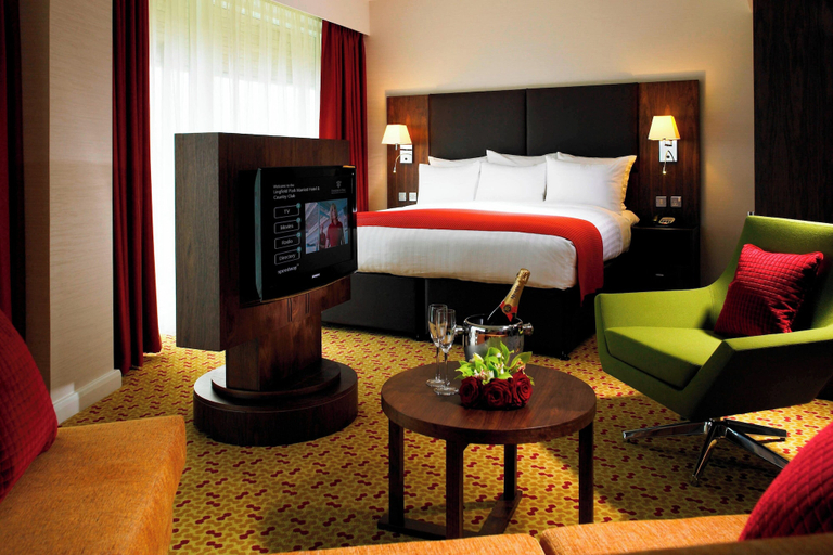 Bedroom 3, Lingfield Park Marriott Hotel & Country Club, Surrey