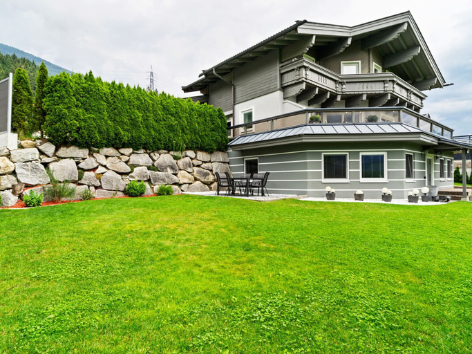Exterior & Views 2, Apartment in Neukirchen near Ski Lift, Zell am See