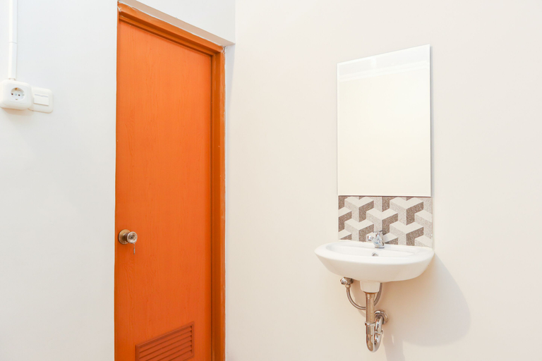 Bathroom 3, Hotel O Axl Residence, Jakarta Utara