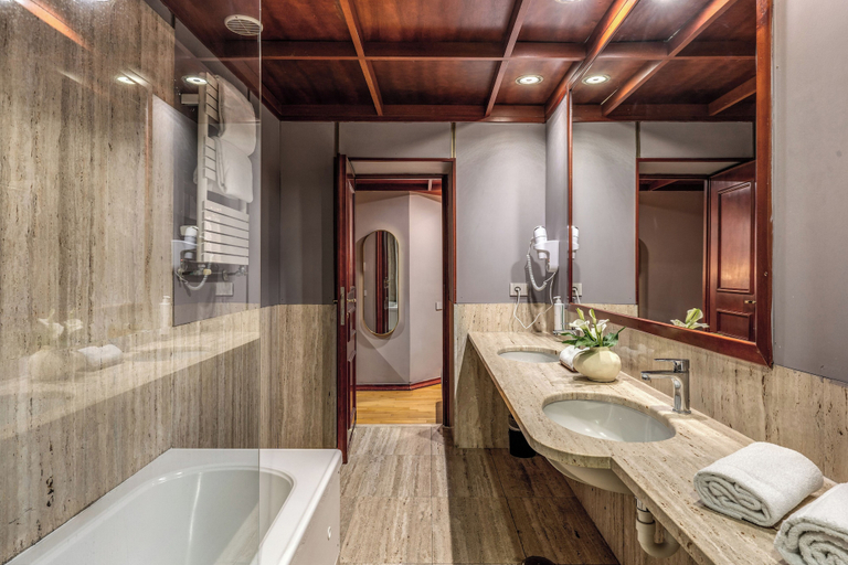 Bathroom 5, Madison, Rome