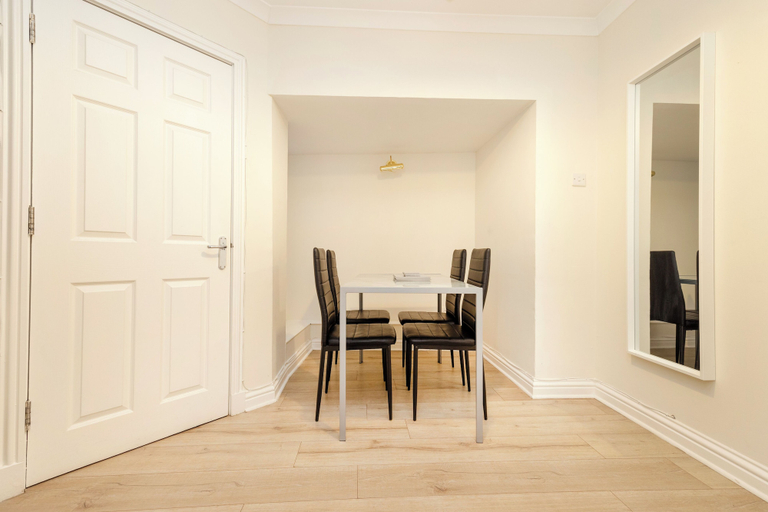 Others 4, JOIVY Elegant Flat Near Fountain Park, Edinburgh