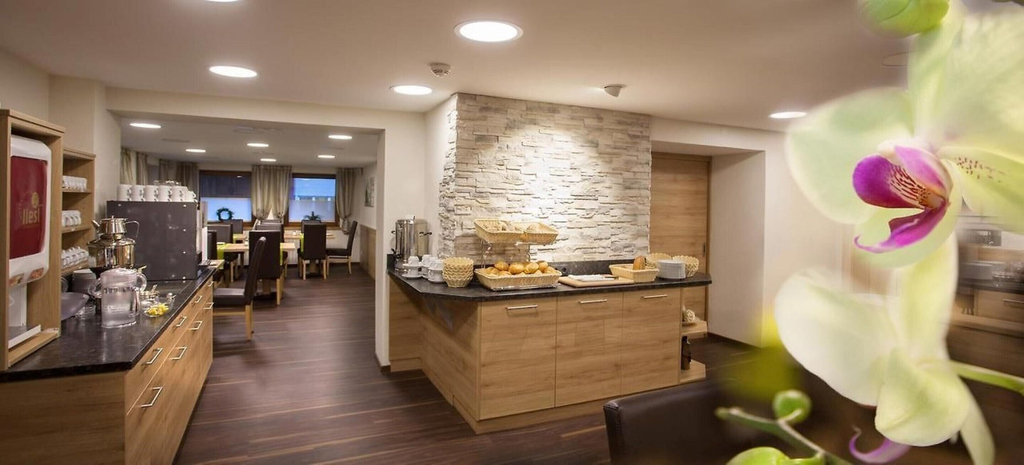 Dining 5, Property in Langenfeld, Imst