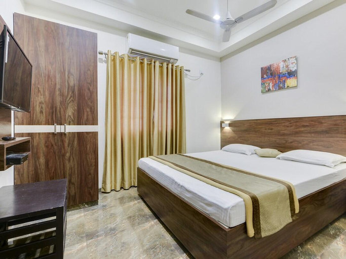 Bedroom 2, Hotel Grand Gayathri, Kancheepuram