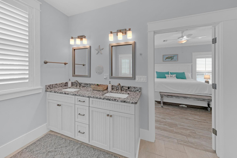 Bathroom 4, Sea Suite, Walton