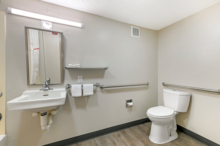 Bathroom 4, Red Roof Inn Washington DC - Laurel, Prince George's