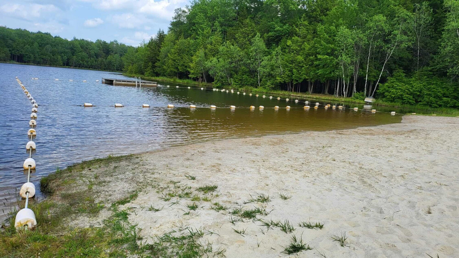 Others 4, Mountain Memories by Avantstay Hot Tub Enclosed Deck, Large Yard w/ Fire Pit, Monroe