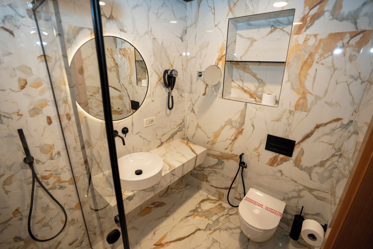 Bathroom 5, Hotel Colosseo & Spa, Shkodrës