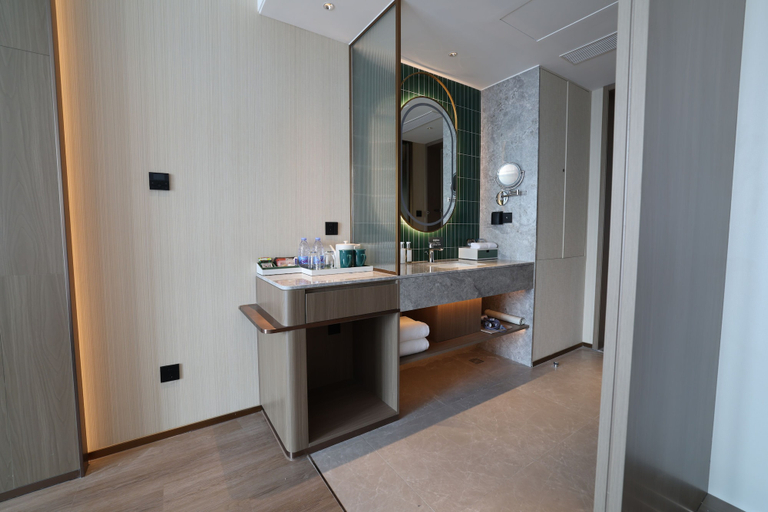 Bathroom 4, Holiday Inn SHANGHAI JING'AN by IHG, Shanghai