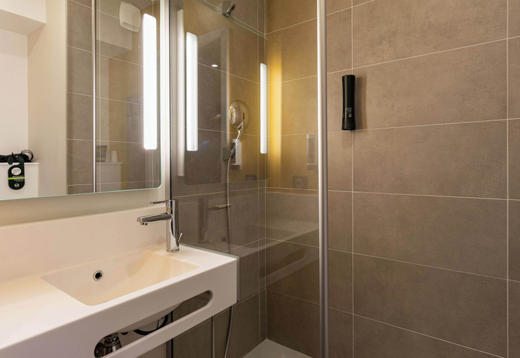 Bathroom 4, B&B Hotel Mulhouse Bâle Aéroport, Haut-Rhin