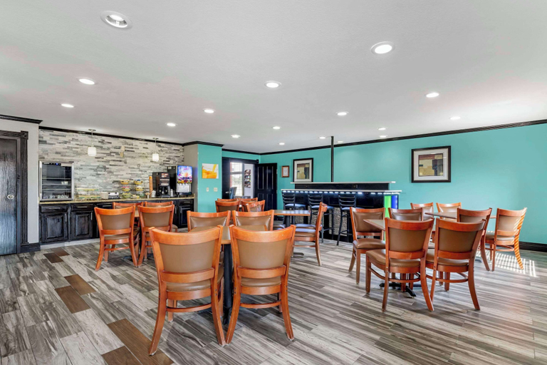 Food & Drinks 5, Quality Inn Siloam Springs West, Benton