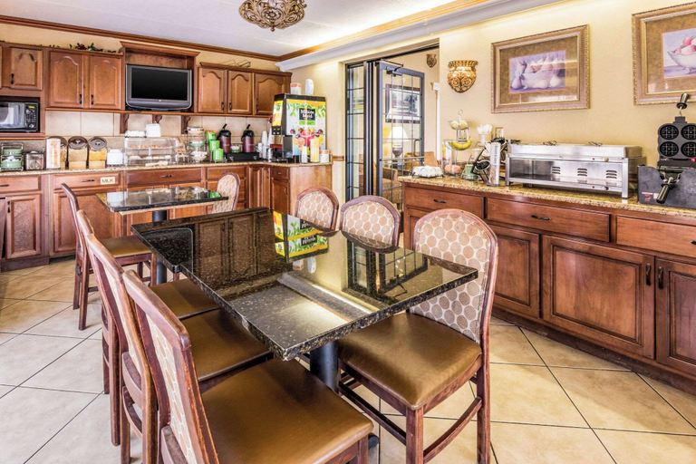 Food & Drinks 5, Econo Lodge Inn & Suites Griffin North, Spalding