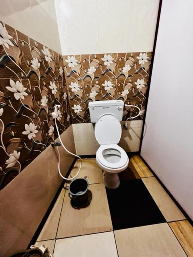 Bathroom 2, Lumina Home stay, Viluppuram