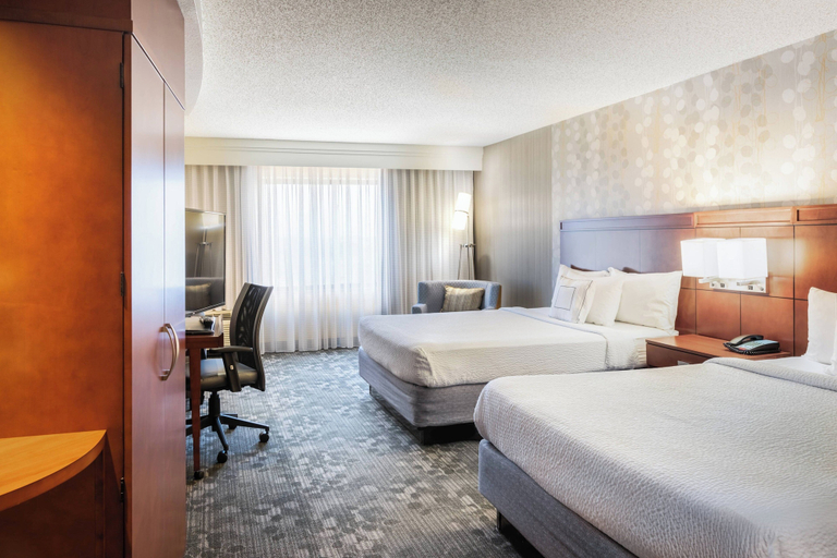Bedroom 3, Courtyard Marriott Denton, Denton