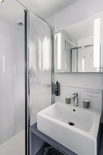 Bathroom 4, ibis Styles Vannes Gare Centre, Morbihan
