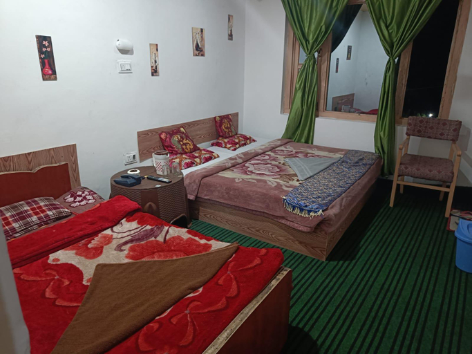 Bedroom 2, New Heaven Canal Guest House, Srinagar