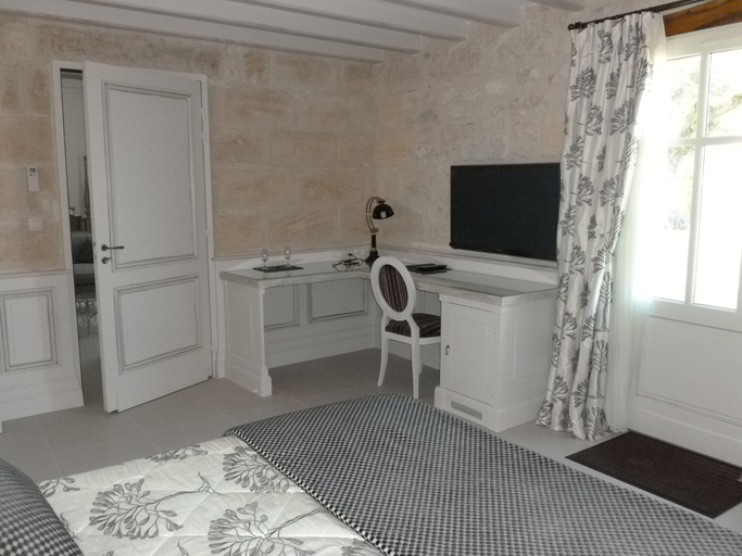 Bedroom 3, Château la Rose Perriere, Gironde