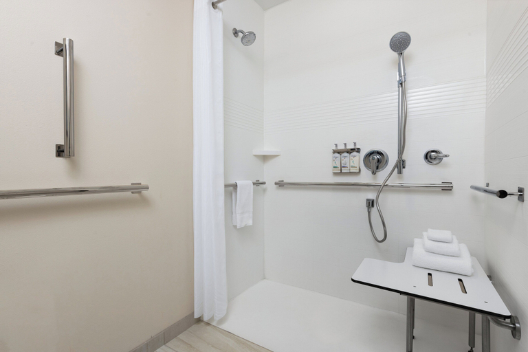 Bathroom 5, Candlewood Suites MCPHERSON, McPherson