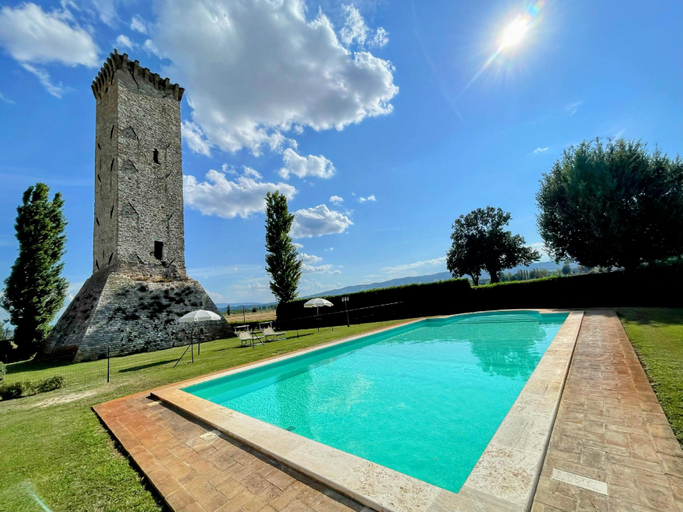 Sport & Beauty 2, Ab Fab villa with pool, huge grounds, mediation park, child activity park - exc, Perugia