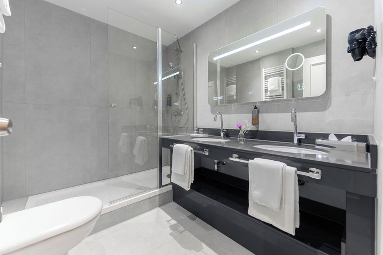 Bathroom 4, Hotel Unique Dortmund Hauptbahnhof, Dortmund