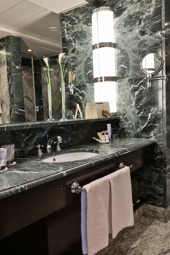 Bathroom 25