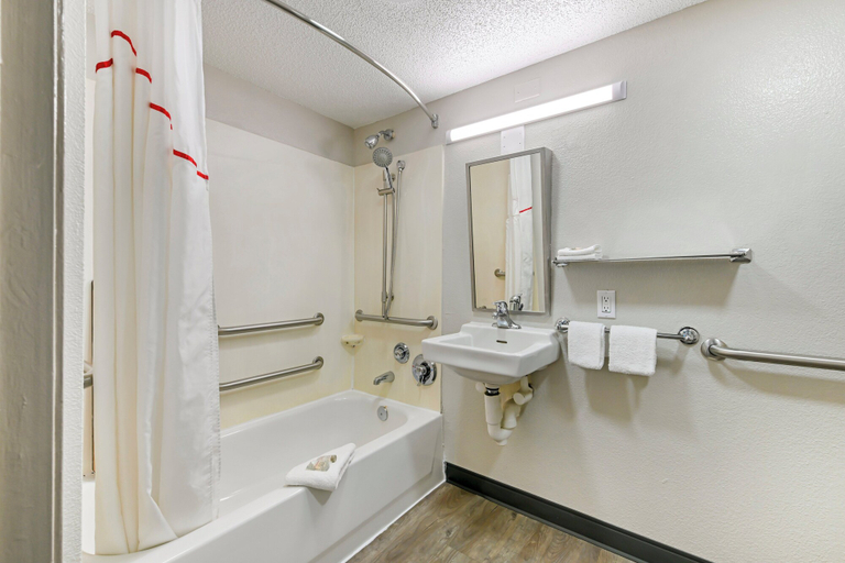 Bathroom 5, Red Roof Inn Washington DC - Laurel, Prince George's