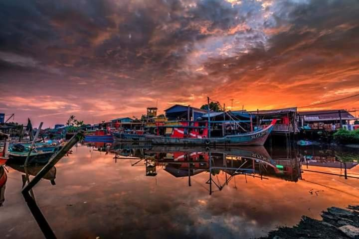 Others 2, Seaside cottage room stays, Sabak Bernam