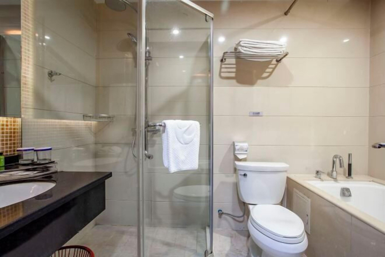 Bathroom 4, Yangzhou Airport Hotel, Yangzhou
