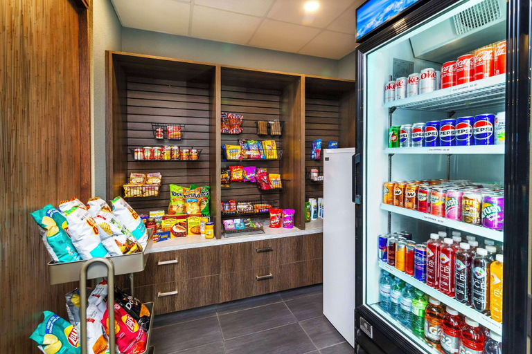 Food & Drinks, Quality Inn & Suites, Division No. 7