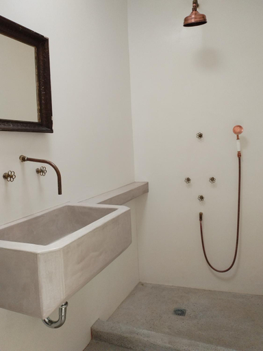 Others 5, Oxalis Villas, Attica