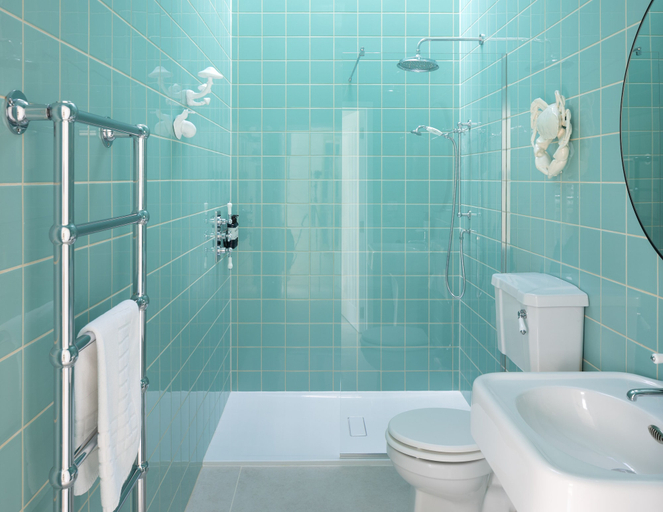 Bathroom 3, Three Mile Beach, Cornwall