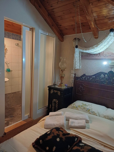 Bedroom 2, Family Abode for Vacation in Arachova, Central Greece