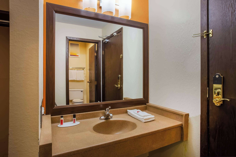 Bathroom 4, Days Inn & Suites by Wyndham Stevens Point, Portage
